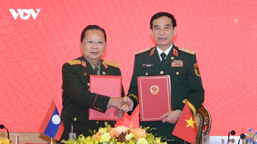 Vietnam and Laos sign bilateral defense cooperation document